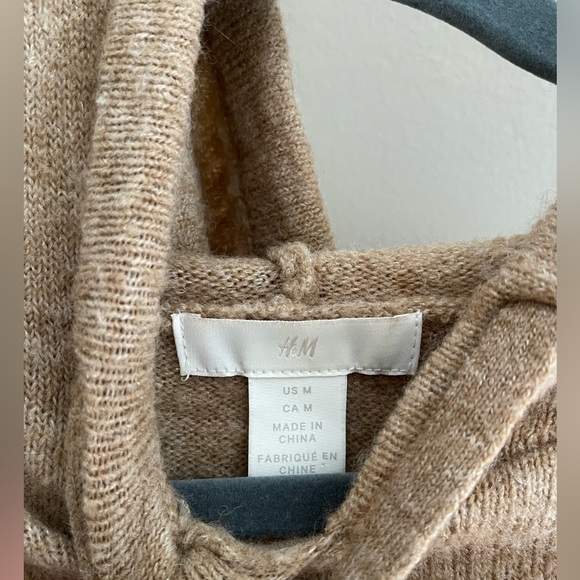 H&M cozy hooded sweater - Picture 2 of 3